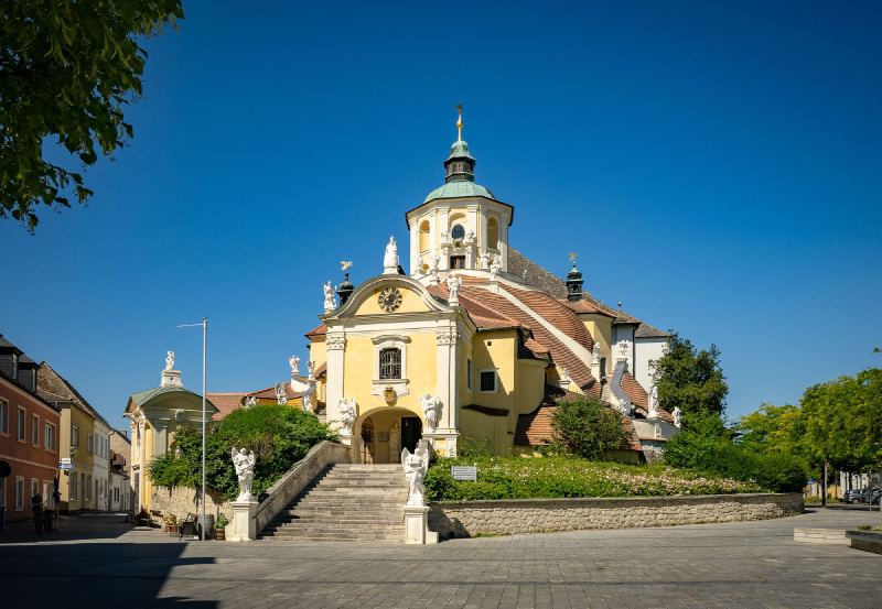 Die Bergkirche in Eisenstadt mit restaurierter Turmspitze