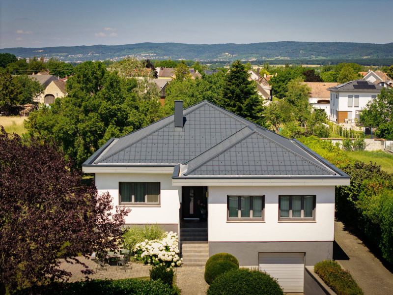 Einfamilienhaus in Oslip mit anthrazitfarbenem PREFA-Dach